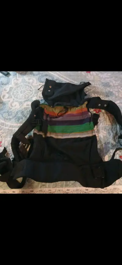 Mochila portabebé ergonómica multicolor - miniatura 1