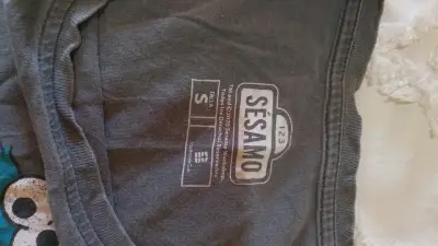 Polera Gris Sésamo con Monstruo Comegalletas - miniatura 1