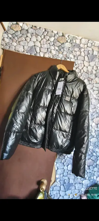 Chaqueta acolchada negra para mujer - miniatura 1