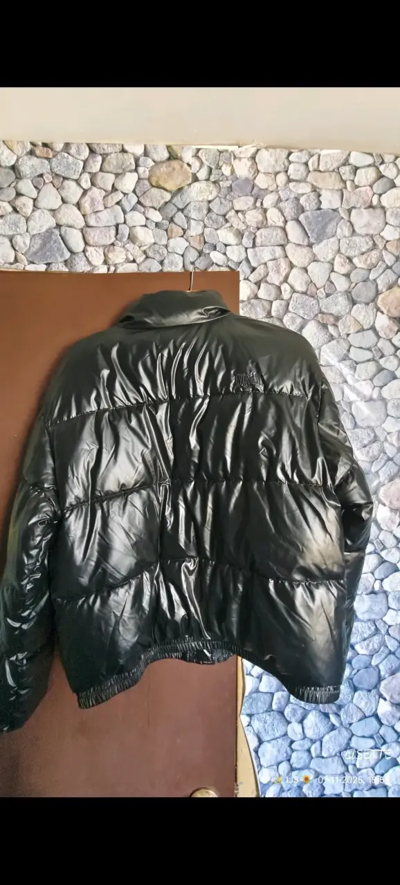 Chaqueta acolchada negra para mujer - 2