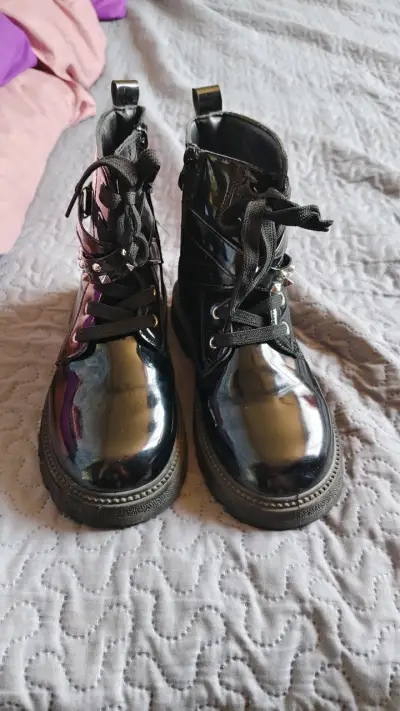 Chaqueta acolchada negra para mujer - miniatura 4