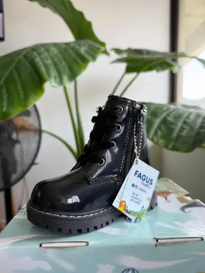Botines de charol negro para niña con diseño anima - miniatura 2