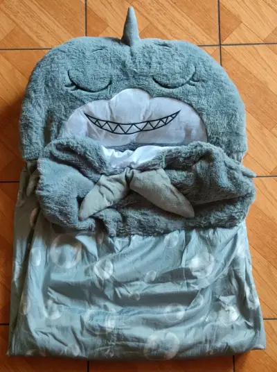 Saco de dormir infantil tiburón gris - miniatura 1