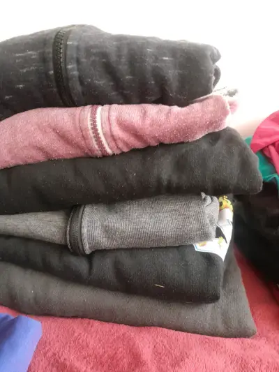 Lote de ropa masculina variada en buen estado - miniatura 4