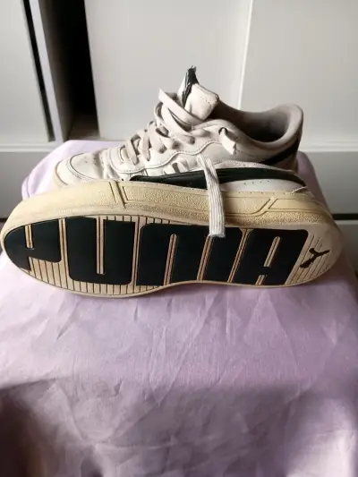 Zapatillas deportivas Puma blancas usadas - miniatura 3