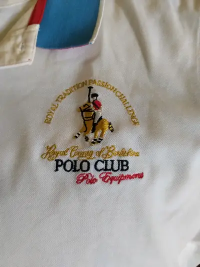 Polera Polo Club blanca con detalles bordados - miniatura 2