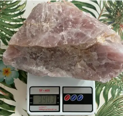Piedra de cuarzo rosa natural 3.9 kg - miniatura 1