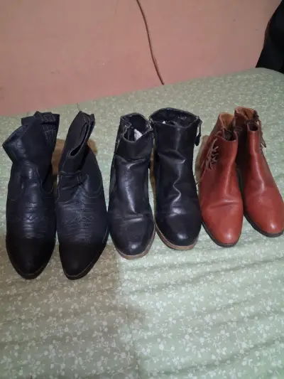 Lote de zapatos y botines variados para mujer - miniatura 3