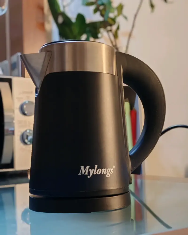 Hervidor eléctrico Mylongs negro de acero inoxidable - 1