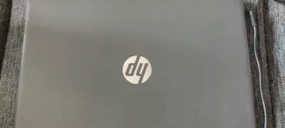 Notebook HP con pantalla de 15 pulgadas - miniatura 1