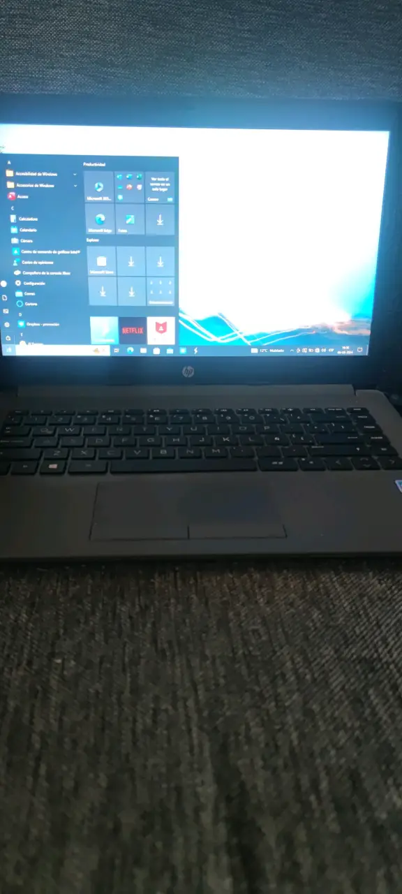 Notebook HP con pantalla de 15 pulgadas - 2