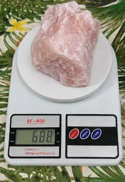 Piedra de cuarzo rosa natural 688g - miniatura 1