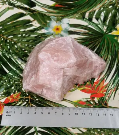 Piedra de cuarzo rosa natural 688g - miniatura 2