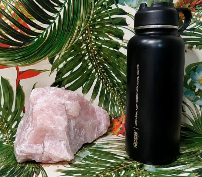 Piedra de cuarzo rosa natural 688g - 4