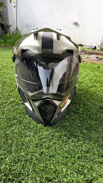 Casco de moto LS2 blanco y negro con visera - miniatura 3