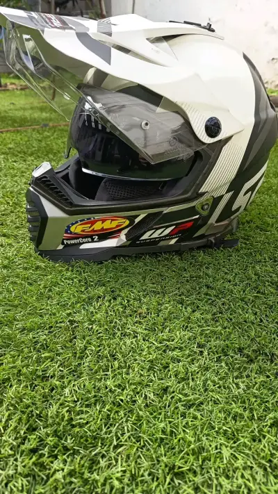 Casco de moto LS2 blanco y negro con visera - miniatura 4