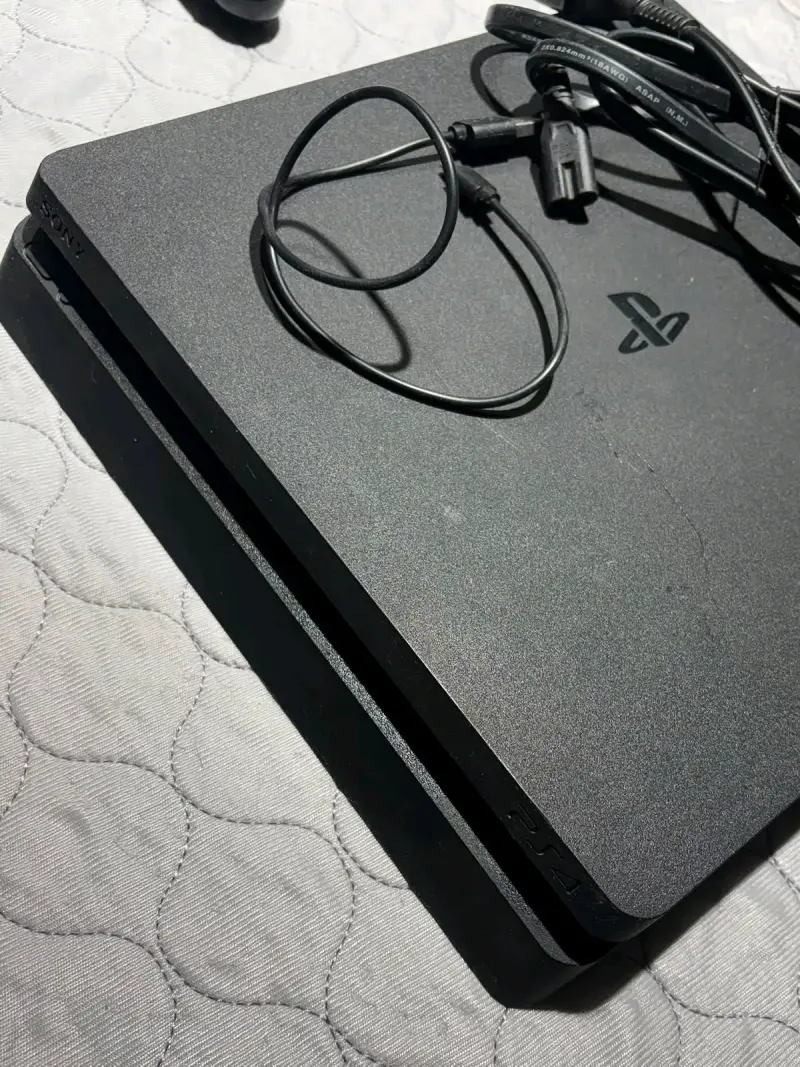 Consola PlayStation 4 con dos controles - 2