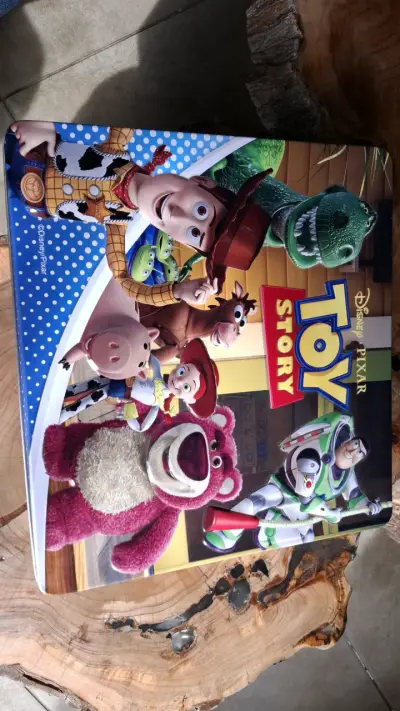 Set de Figuras Toy Story en Caja Metálica - miniatura 2