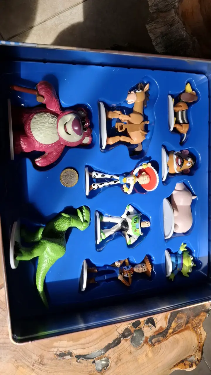 Set de Figuras Toy Story en Caja Metálica - 4