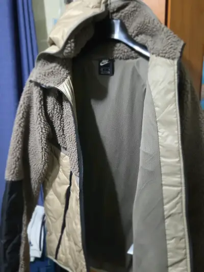 Chaqueta Nike, con gorro y polar. Talla M - miniatura 3