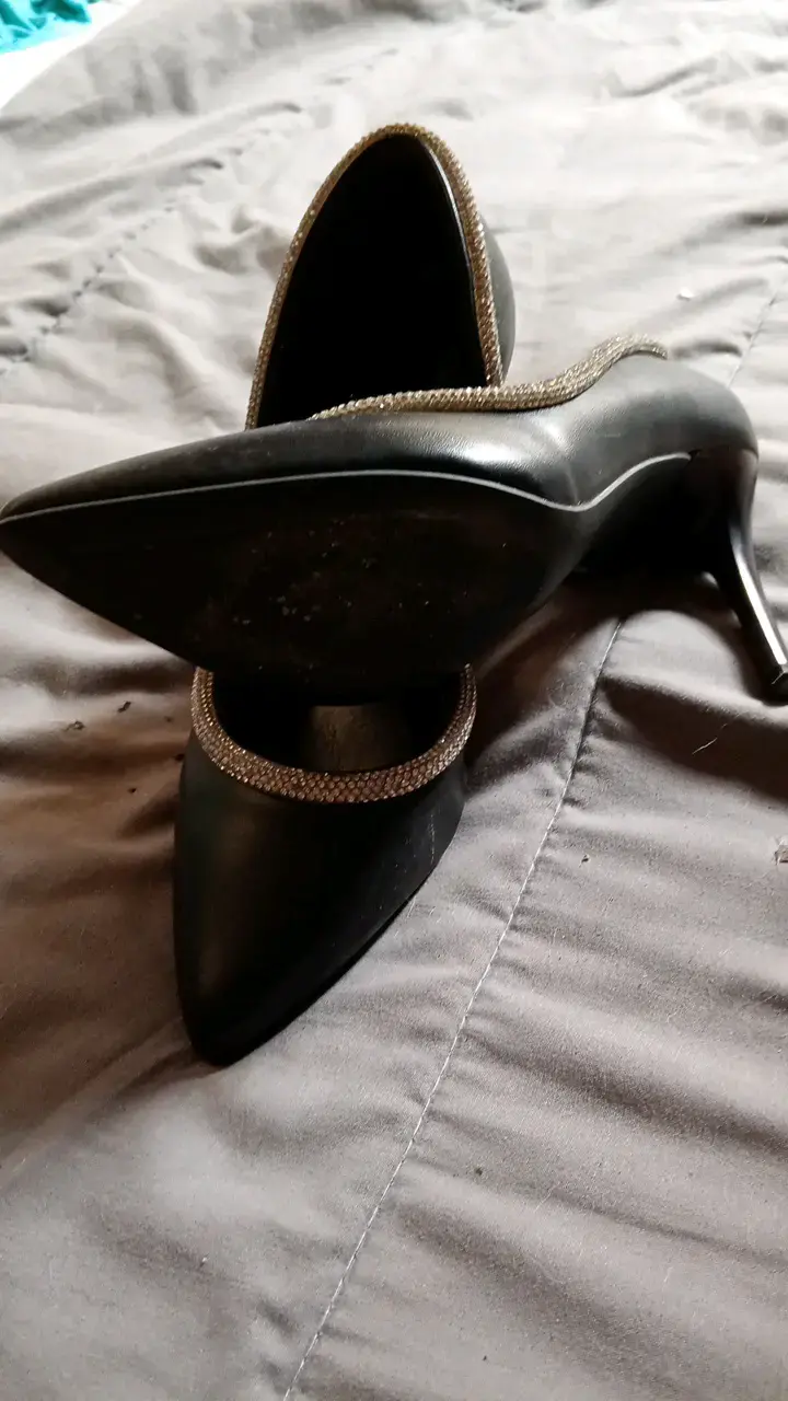 Tacones negros con detalles brillantes - 2