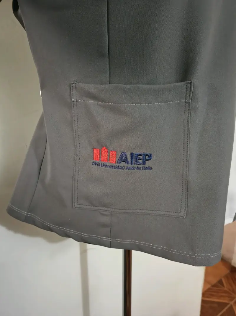Polera clínica de podología AIEP - 3