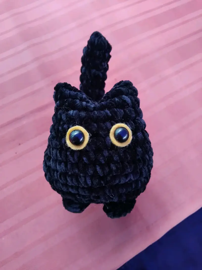 Peluche de gato negro