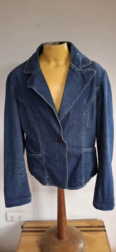 Chaqueta de mezclilla azul para mujer - miniatura 1