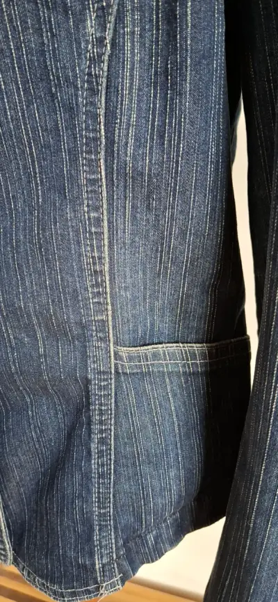 Chaqueta de mezclilla azul para mujer - miniatura 2