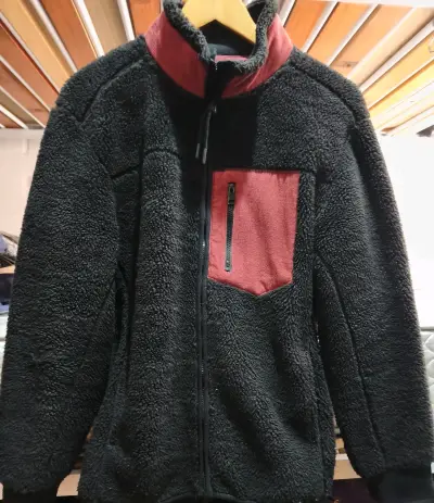 Chaqueta de polar negra y roja Arrow original - miniatura 1