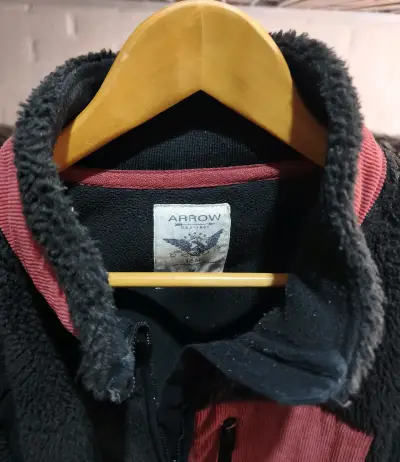 Chaqueta de polar negra y roja Arrow original - miniatura 2