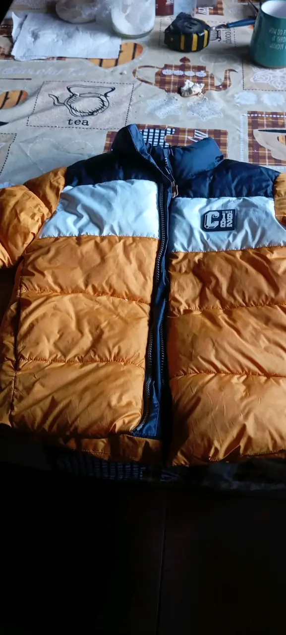 Chaqueta acolchada para niño color naranja y azul - 1