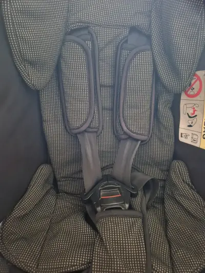 Silla de Auto Infanti Negra para Bebé - miniatura 2