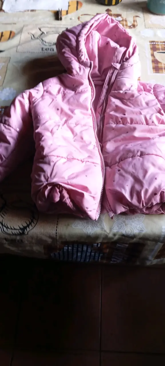 Chaqueta acolchada rosada para niña con capucha - 2