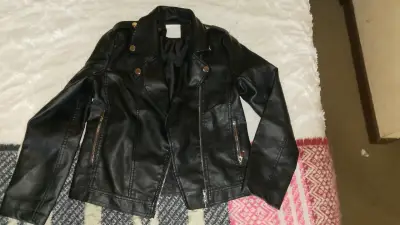 Chaqueta de cuero sintético negra talla 14 - miniatura 2