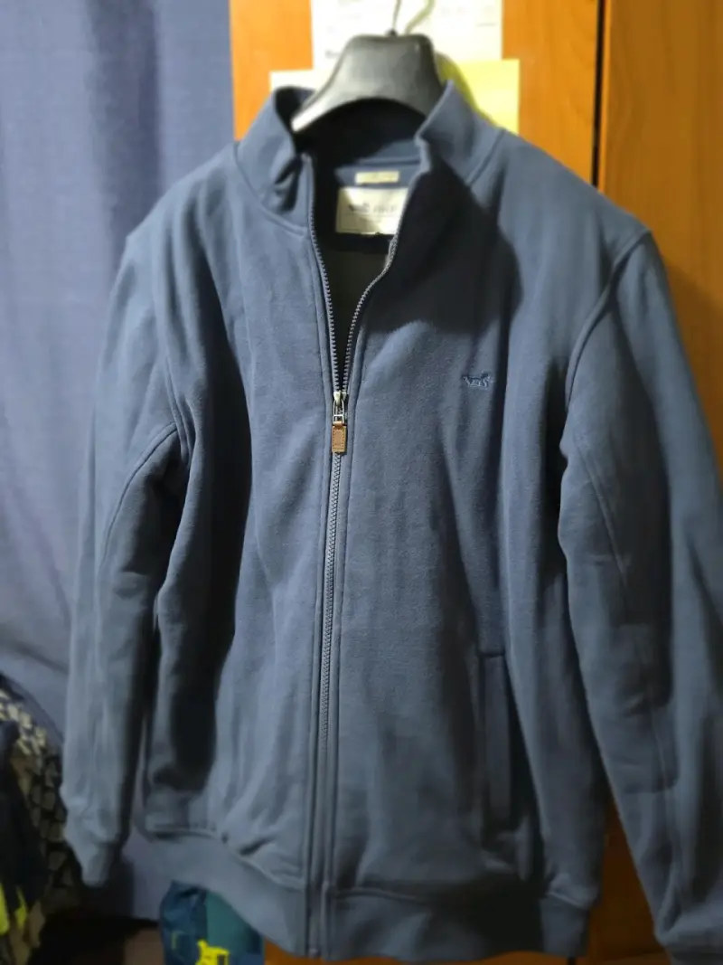 Polerón Rockford de hombre azul.