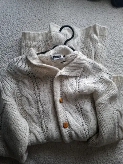 Cardigan de lana beige con botones Basement - miniatura 1