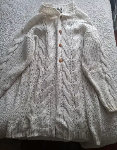 Cardigan de lana beige con botones Basement - miniatura 3