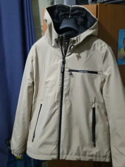Chaqueta Calvin Klein beige con capucha - miniatura 1