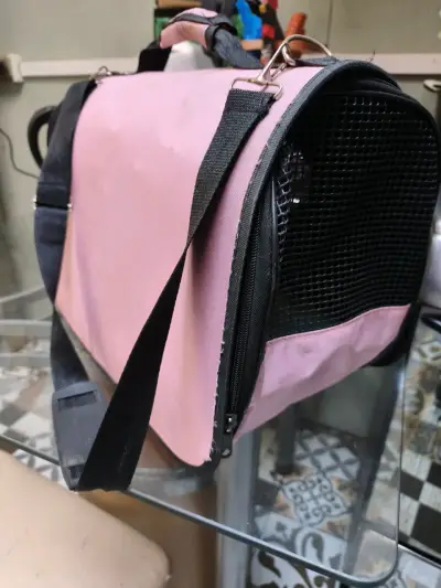 Transportadora de mascotas rosa con ventilación - miniatura 3