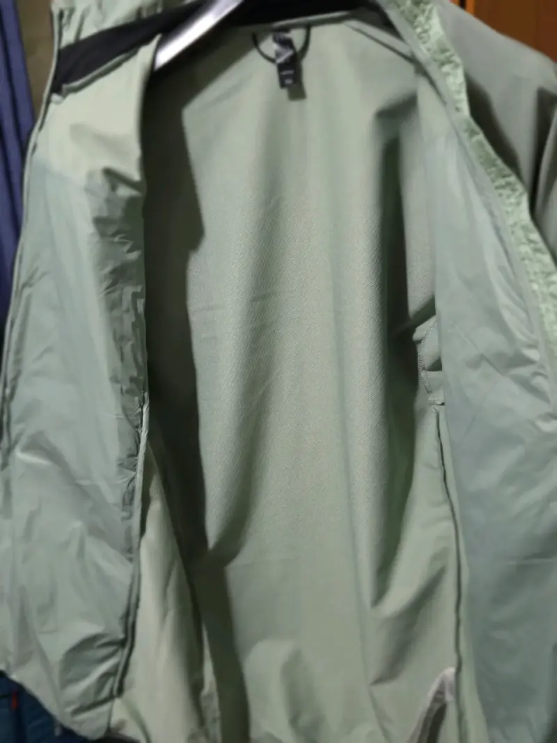 Chaqueta deportiva verde Adidas Terrex. Talla M - 2