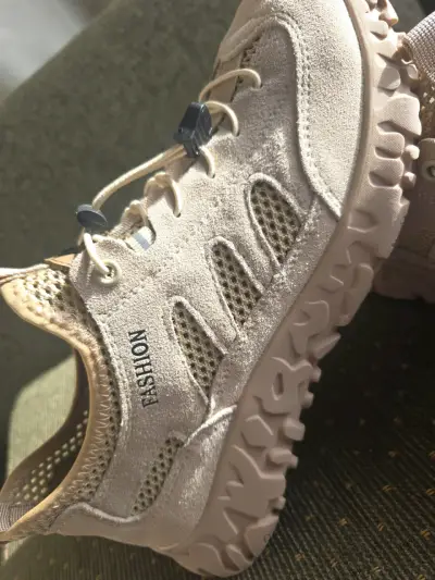 Zapatillas deportivas beige con diseño de malla - miniatura 3