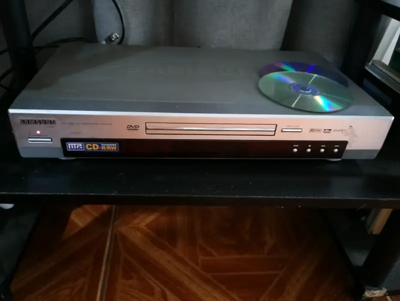 Reproductor DVD Samsung con CD-R/RW - 1