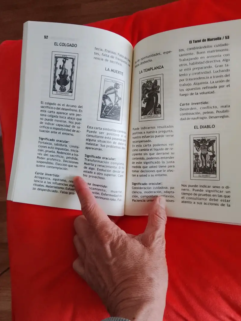Tarot de Marsella con libro guía - 2