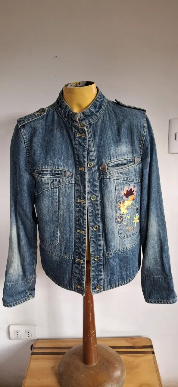 Chaqueta de mezclilla con bordado floral - 1
