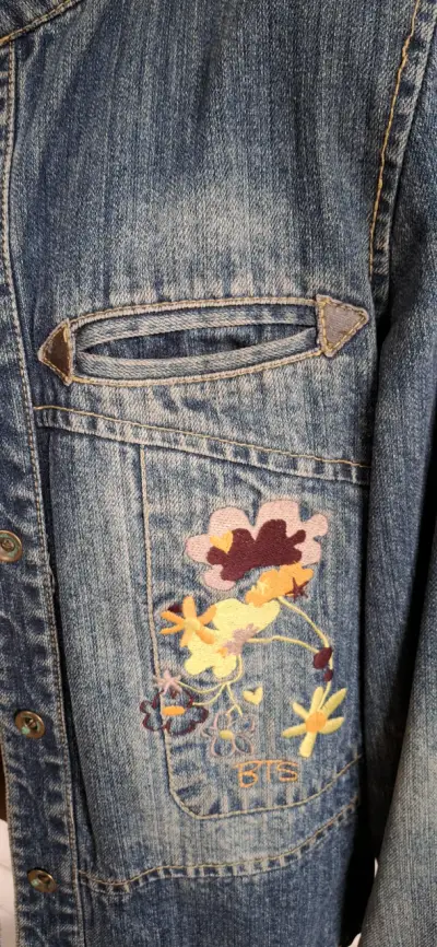 Chaqueta de mezclilla con bordado floral - miniatura 2
