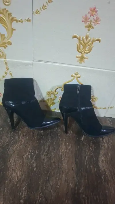 Botines de tacón alto negros elegantes - miniatura 3