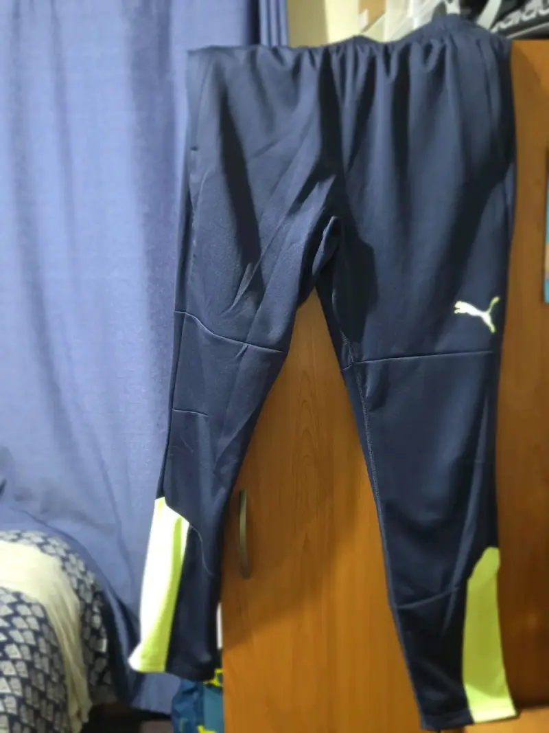 Buzo deportivo Puma.