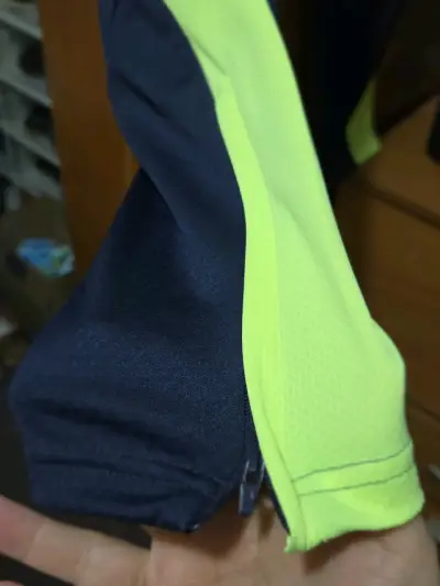 Buzo deportivo Puma. Talla M, slim - miniatura 2