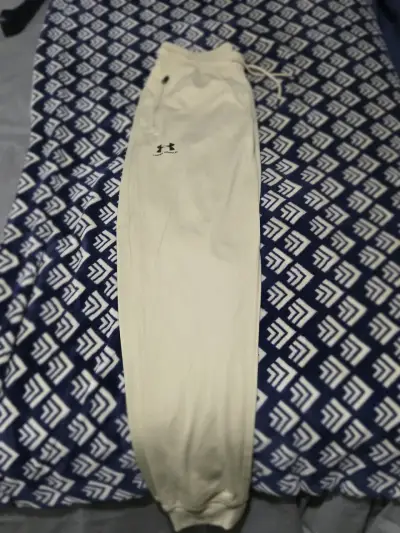 Buzo deportivo Under Armour Beige. Talla S slim - miniatura 1